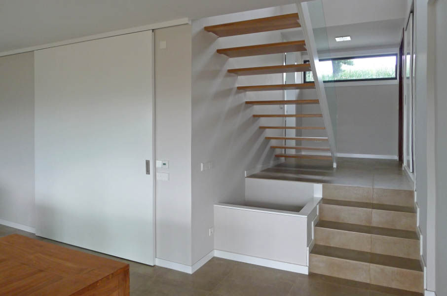 Vivienda en Callobre, AD+ arquitectura AD+ arquitectura Modern corridor, hallway & stairs