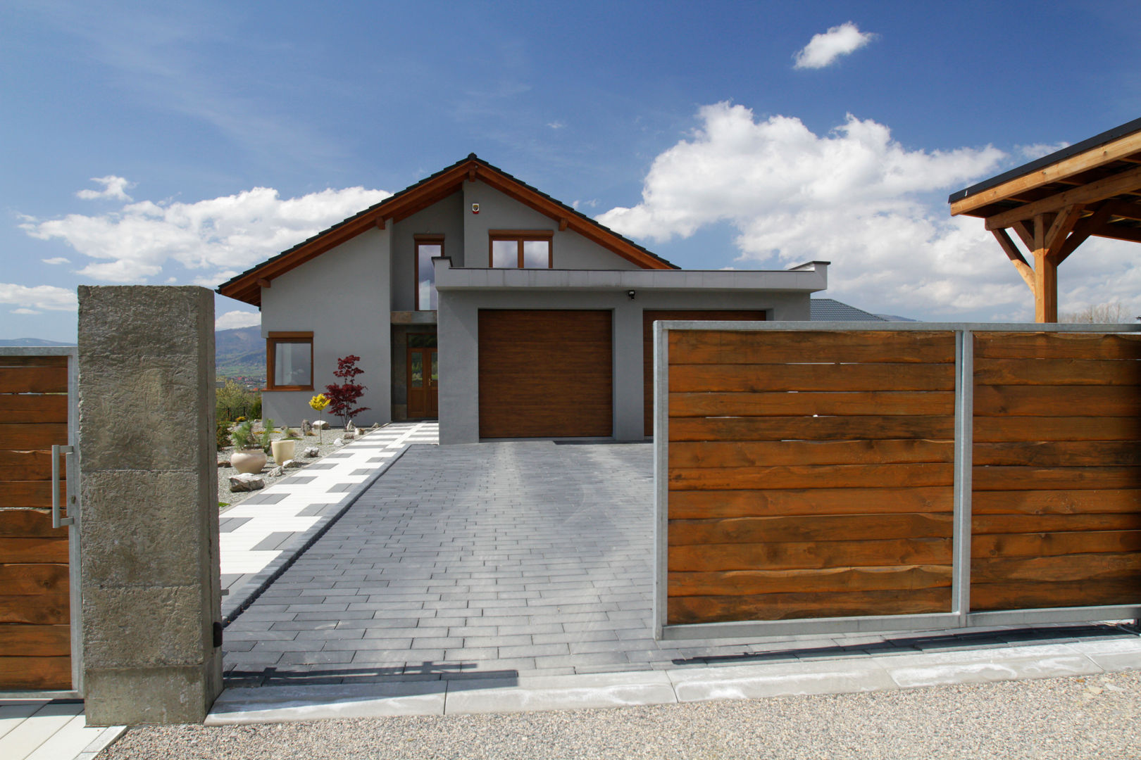 Modernistyczny dom w górach, in2home in2home Modern houses Stone
