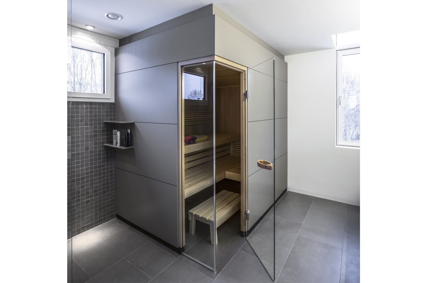 Sauna gerken.architekten+ingenieure Moderne Badezimmer Sauna,graue Verkleidung,graue Fliesen,Bad,Übereckverglasung,kleine Sauna