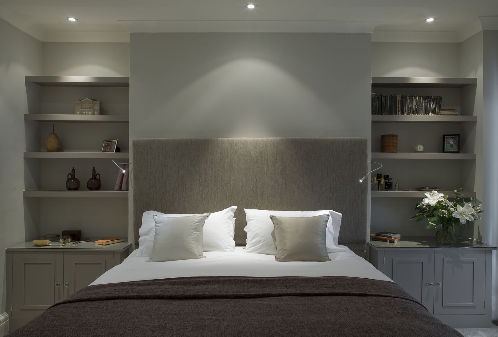 Master Bedroom - Chelsea Townhouse Arq-A Interiors Limited 클래식스타일 침실 우드 우드 그레인 침대 & 헤드 보드