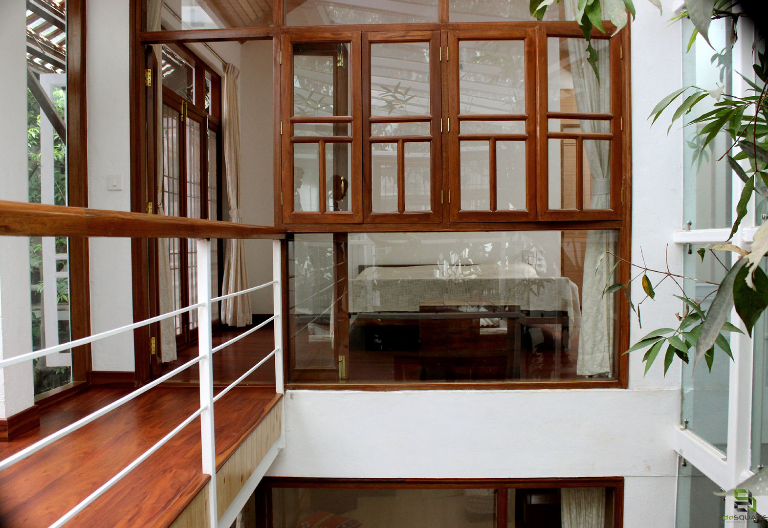 the "court" house, de square de square Windows