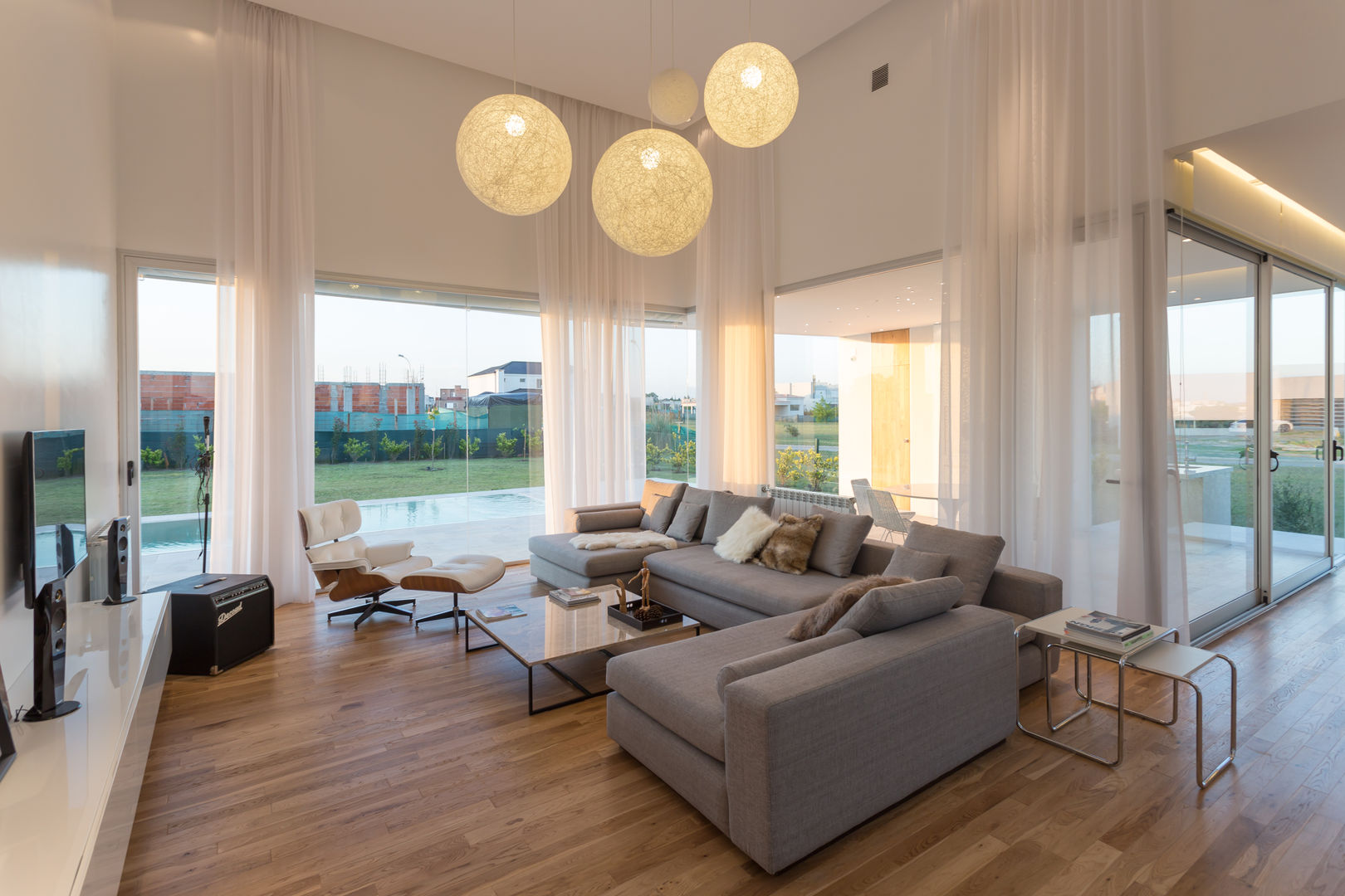 CASA VC - BARRIO SAN SEBASTIÁN- FUNES, VISMARACORSI ARQUITECTOS VISMARACORSI ARQUITECTOS Minimalist living room