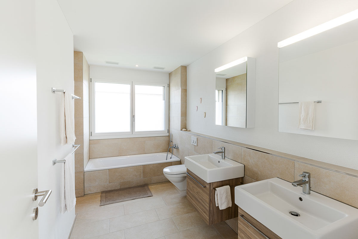 homify Modern Banyo