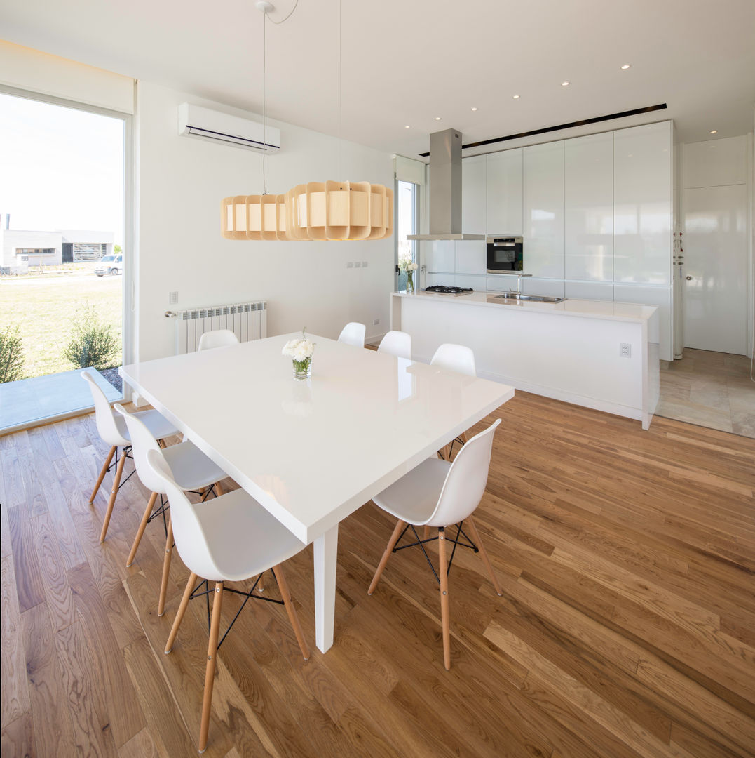 CASA VC - BARRIO SAN SEBASTIÁN- FUNES, VISMARACORSI ARQUITECTOS VISMARACORSI ARQUITECTOS Minimalist dining room