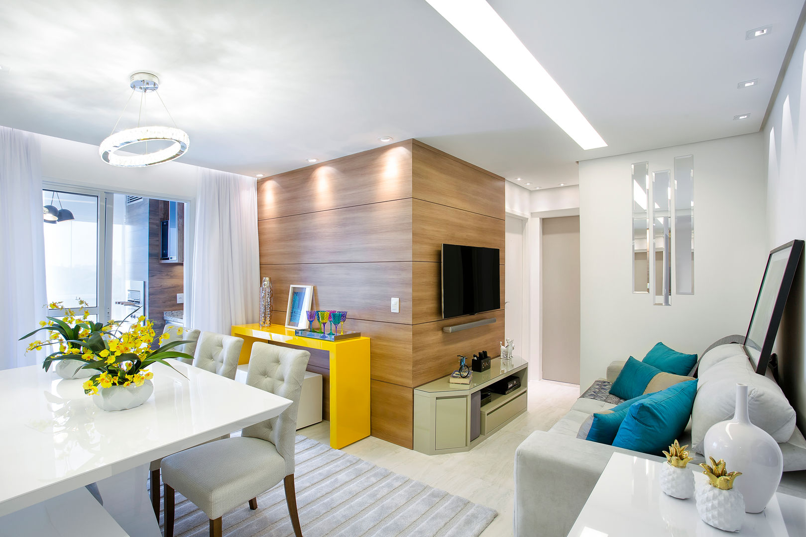 Apartamento - Casal Jovem e Bebê, Vanda Carobrezzi - Design de Interiores Vanda Carobrezzi - Design de Interiores Soggiorno moderno Legno Effetto legno