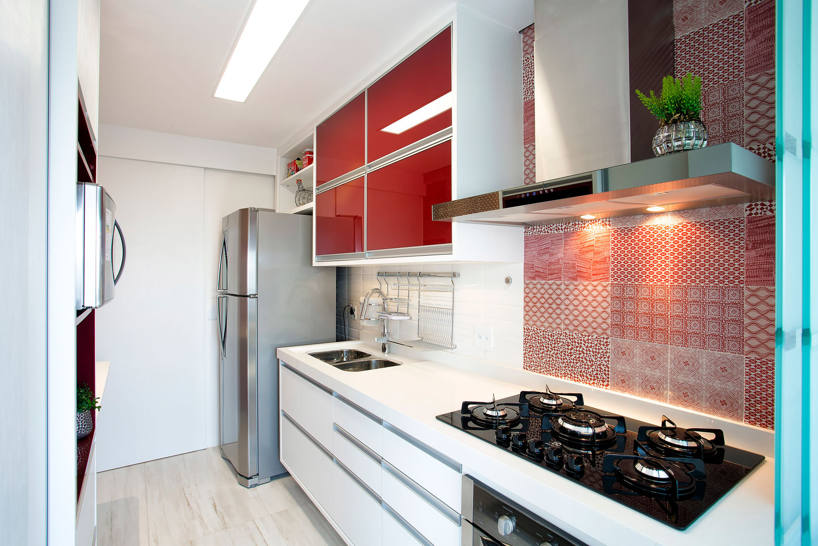 Apartamento - Casal Jovem e Bebê, Vanda Carobrezzi - Design de Interiores Vanda Carobrezzi - Design de Interiores Cocinas de estilo moderno Azulejos