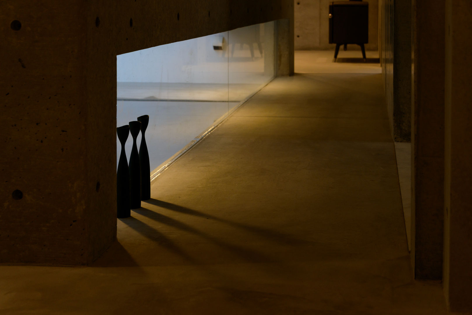 みなも, 風景のある家.LLC 風景のある家.LLC Minimalist corridor, hallway & stairs Concrete