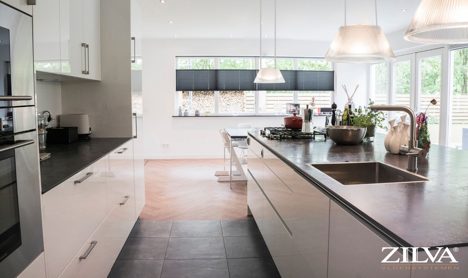 Villa, PVC visgraat, Zilva Vloeren Zilva Vloeren Cocinas de estilo moderno