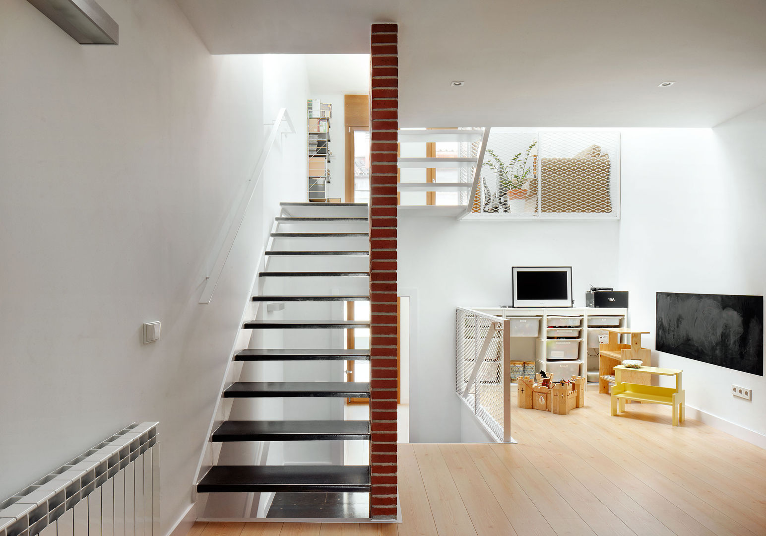 Una Reforma dejada a medias se convirtió en un Hogar Moderno, Vallribera Arquitectes Vallribera Arquitectes Pasillos, vestíbulos y escaleras minimalistas