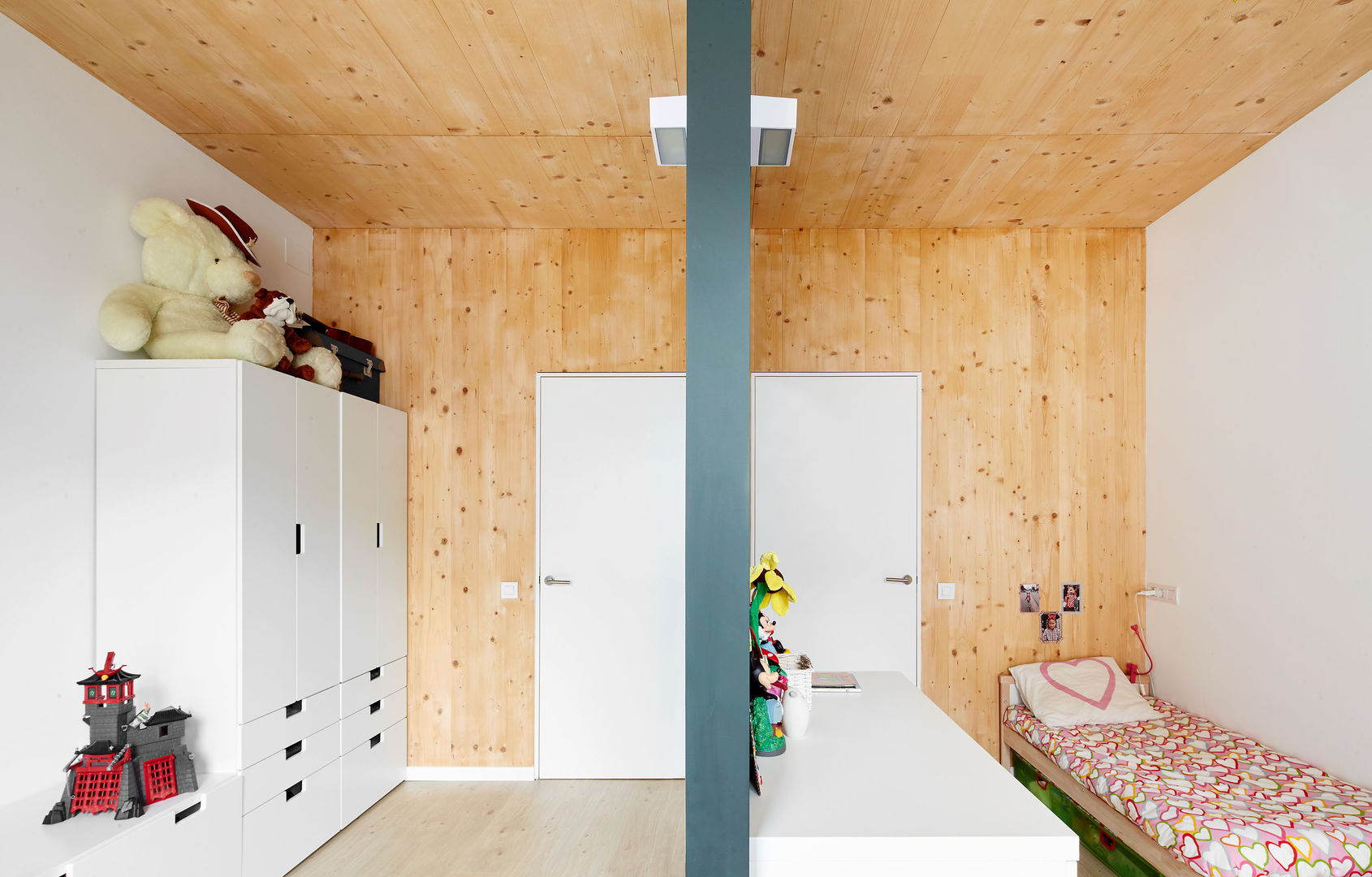 59RUT New house between dividing walls in the centre of Terrassa, Vallribera Arquitectes Vallribera Arquitectes Nursery/kid’s room