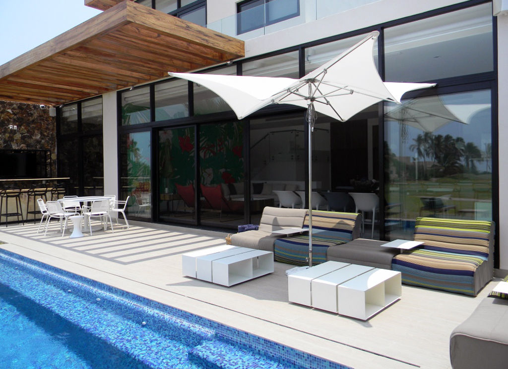Villa Amanda, Acapulco, MAAD arquitectura y diseño MAAD arquitectura y diseño Eclectische balkons, veranda's en terrassen Meubels