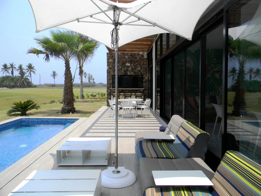 Villa Amanda, Acapulco, MAAD arquitectura y diseño MAAD arquitectura y diseño Terrace Furniture