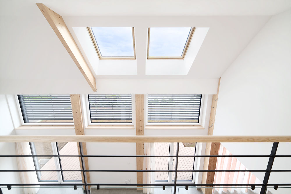 Maison Passive, O2 Concept Architecture O2 Concept Architecture Modern corridor, hallway & stairs Wood Wood effect