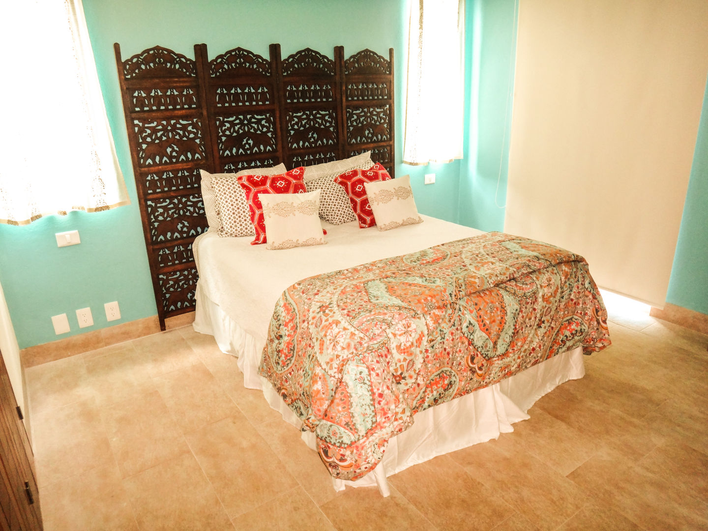 Biombos como cabecera, Natureflow® Natureflow® Mediterranean style bedroom Wood Wood effect Beds & headboards