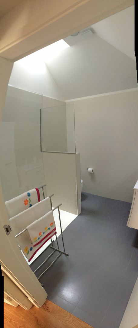 Rehabilitación de vivienda Unifamiliar., HUGA ARQUITECTOS HUGA ARQUITECTOS Phòng tắm phong cách hiện đại gốm sứ