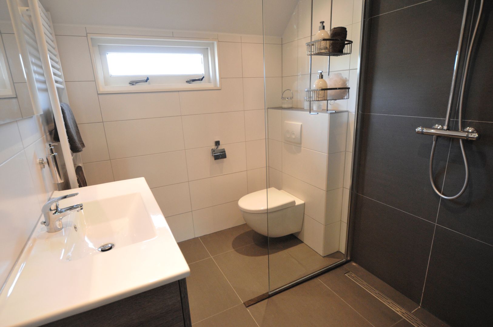 complete badkamer Heerhugowaard, AGZ badkamers en sanitair AGZ badkamers en sanitair Modern Banyo Mozaik Işıklandırma