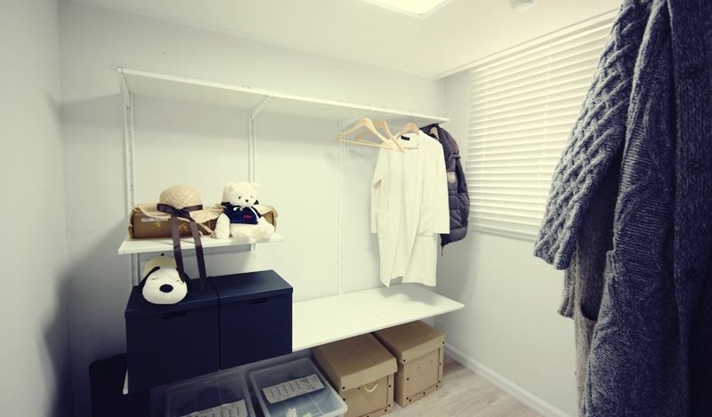 22평 복도식 모던 홈스타일링, homelatte homelatte Modern dressing room