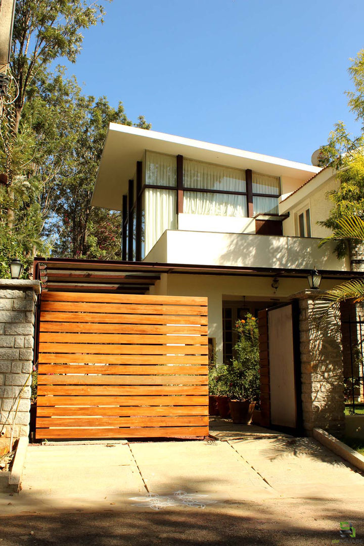 RENOVATION OF KAILAS, de square de square Casas de estilo moderno