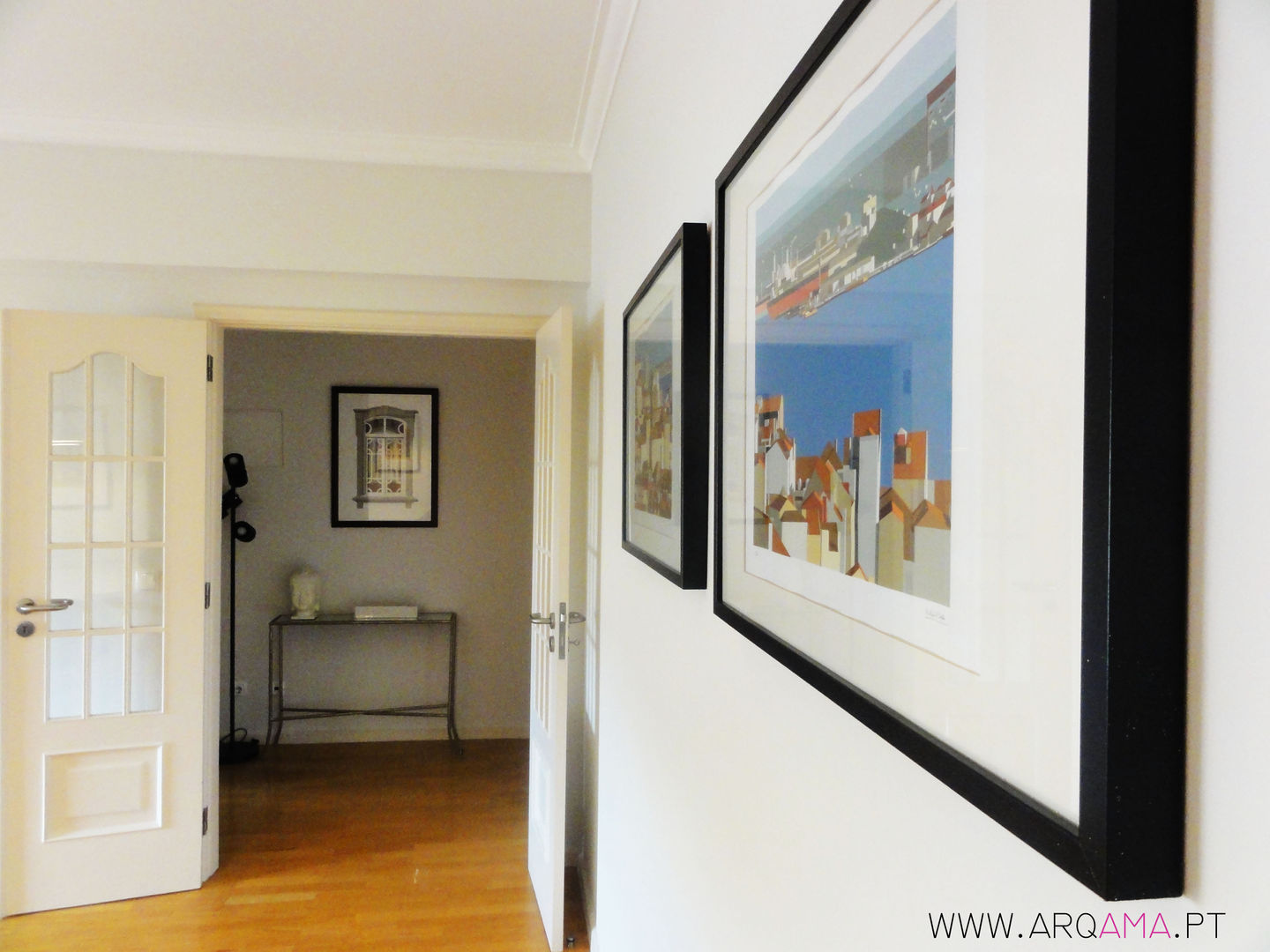 Casa Amélia Rey ARQAMA - Arquitetura e Design Lda Corredores, halls e escadas escandinavos Madeira Efeito de madeira