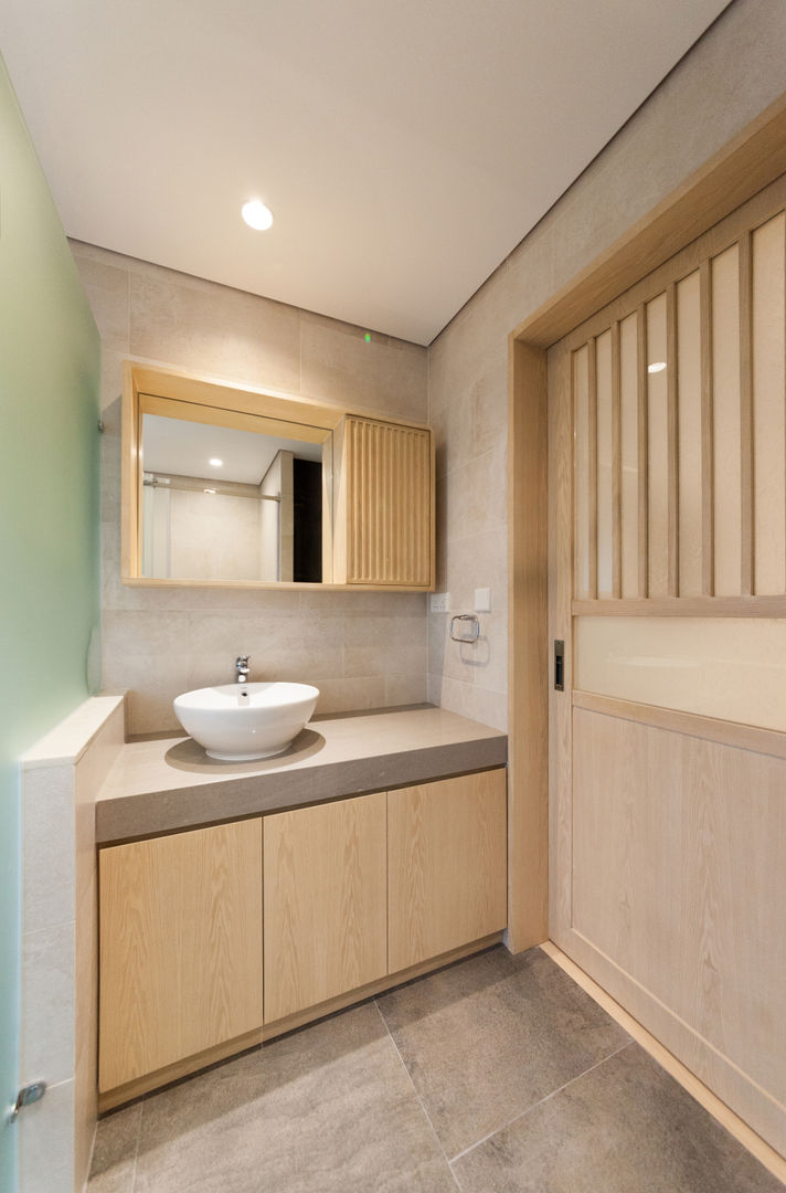 KC's RESIDENCE, arctitudesign arctitudesign Minimalist Banyo