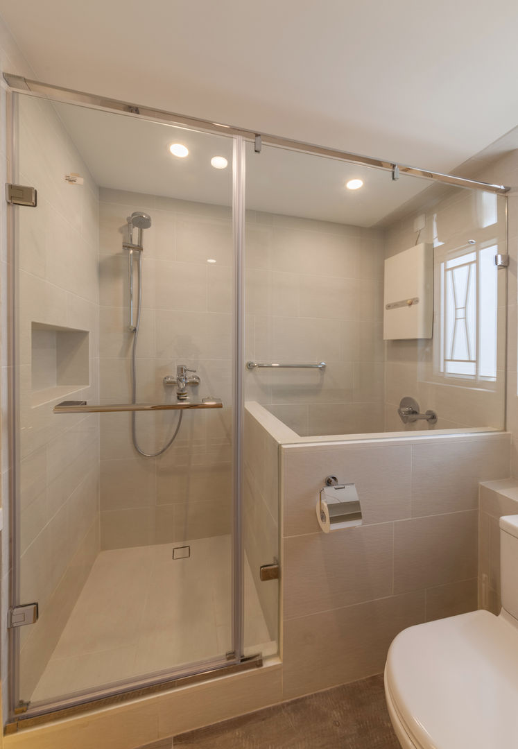 AC's RESIDENCE, arctitudesign arctitudesign Minimalist style bathroom Plumbing fixture,Bathroom,Fixture,Tap,Shower,Sink,Shower head,Bathroom sink,Floor,Shower bar