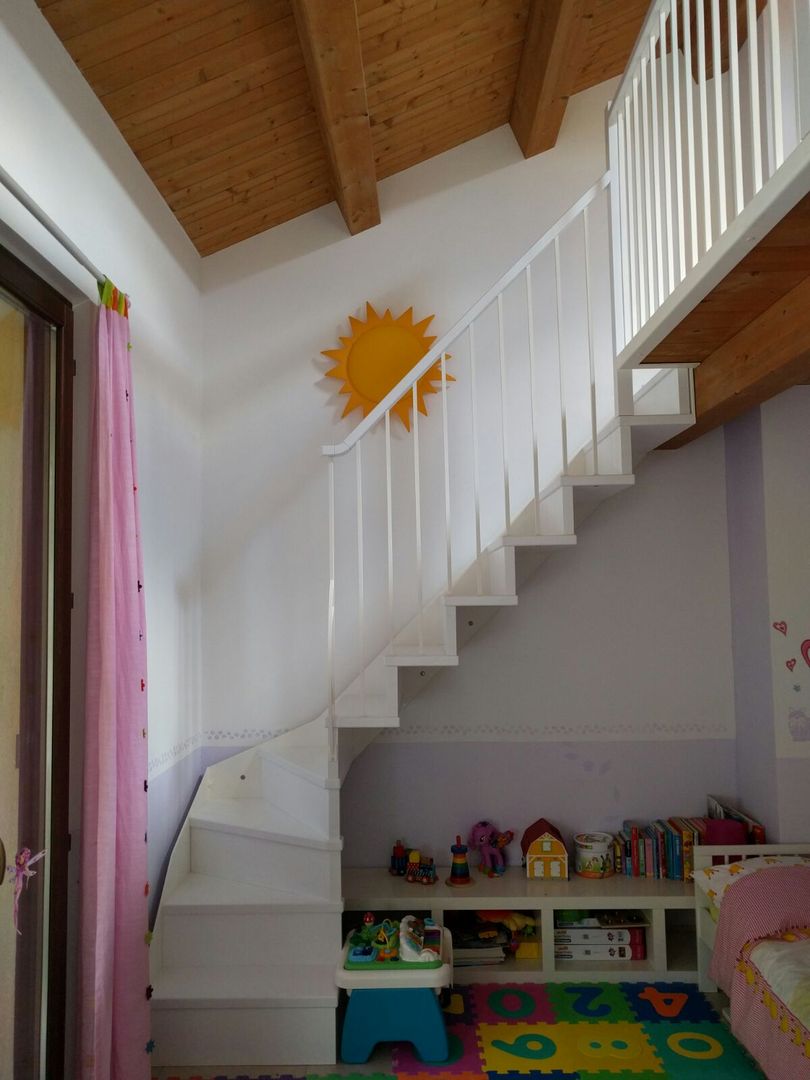 Una scala tutta bianca per una cameretta da sogno, maurizioborri maurizioborri Nursery/kid’s room
