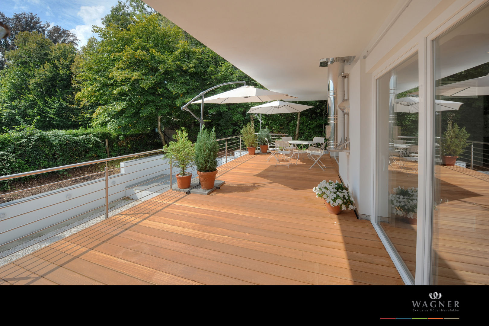 Villa am schönsten See Bayerns, Wagner Möbel Manufaktur Wagner Möbel Manufaktur Modern balcony, veranda & terrace
