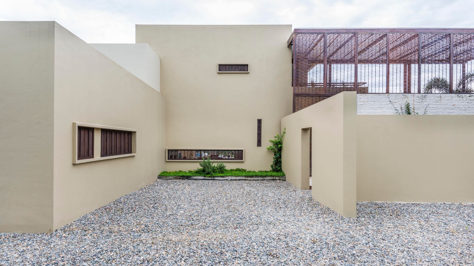 homify Minimalist garage/shed