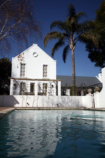 Cape Dutch Guest House, Blue Designs Architectural Designers Blue Designs Architectural Designers Espaços comerciais Tijolo Hotéis