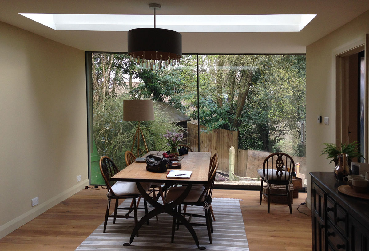 Full Height Glazing & Roof Light in New Dining Room homify Eclectic style dining room full height glazing,corner slider,contemporary glazing,dining room,timber flooring,oak flooring,rooflight,natual daylight