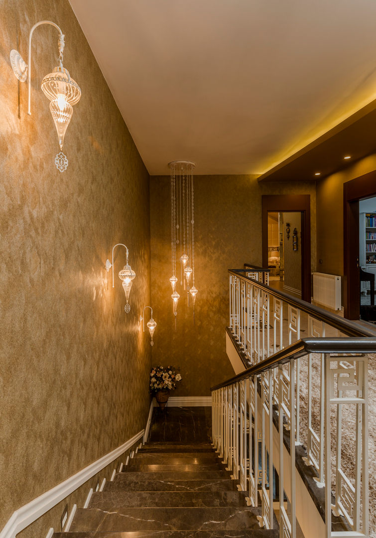 BILGE & AHMET SEZER EVI, Mimoza Mimarlık Mimoza Mimarlık Classic style corridor, hallway and stairs