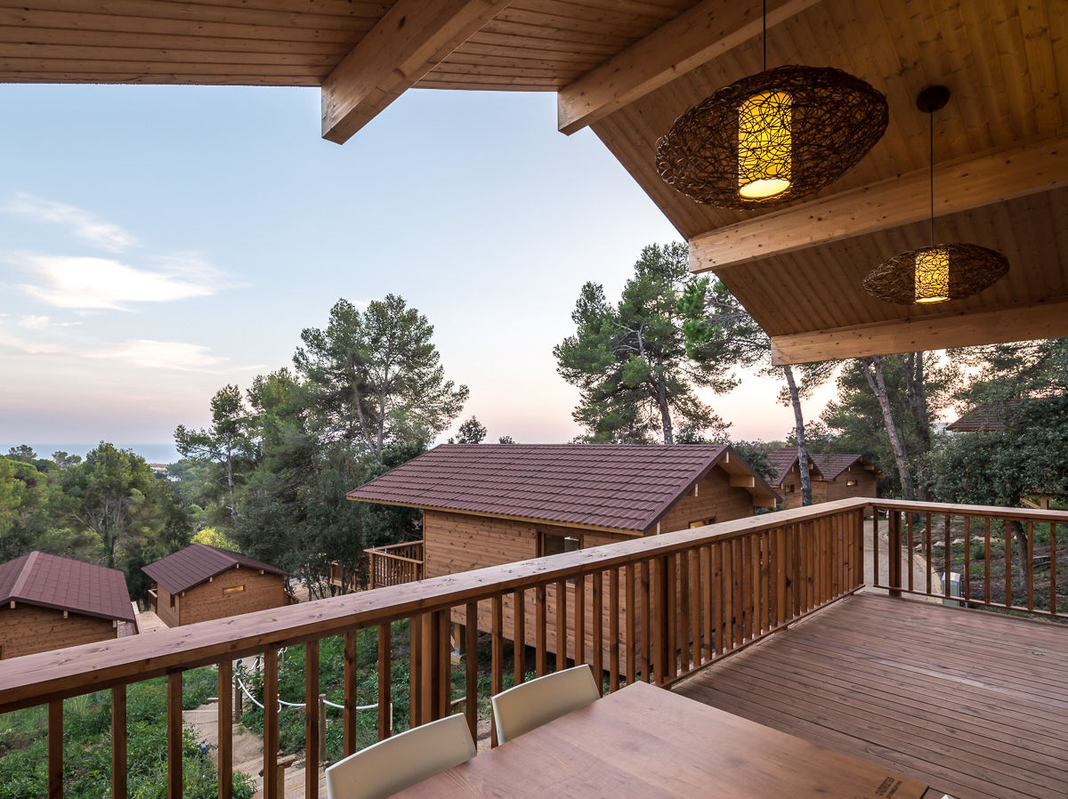 Bungalows | DOS arquitectes, Simon Garcia | arqfoto Simon Garcia | arqfoto Modern balcony, veranda & terrace