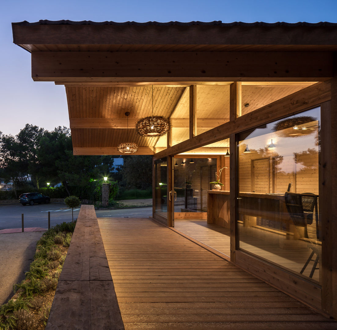 Bungalows | DOS arquitectes, Simon Garcia | arqfoto Simon Garcia | arqfoto ระเบียง, นอกชาน