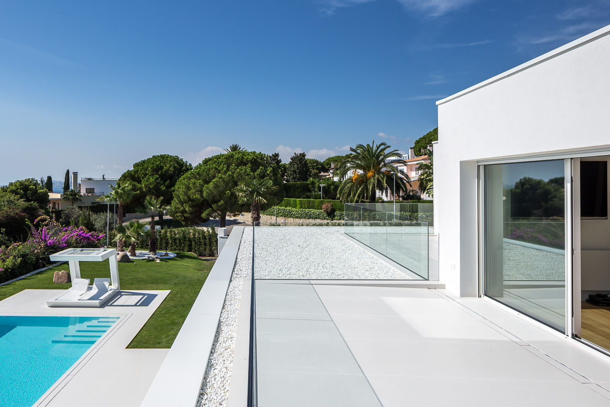 Casa Herrero | 08023 architects, Simon Garcia | arqfoto Simon Garcia | arqfoto 露臺