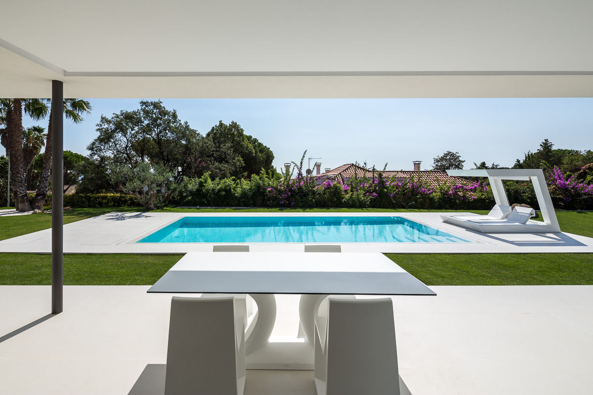 Casa Herrero | 08023 architects, Simon Garcia | arqfoto Simon Garcia | arqfoto مسبح