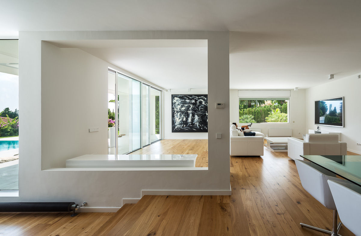 Casa Herrero | 08023 architects, Simon Garcia | arqfoto Simon Garcia | arqfoto غرفة المعيشة