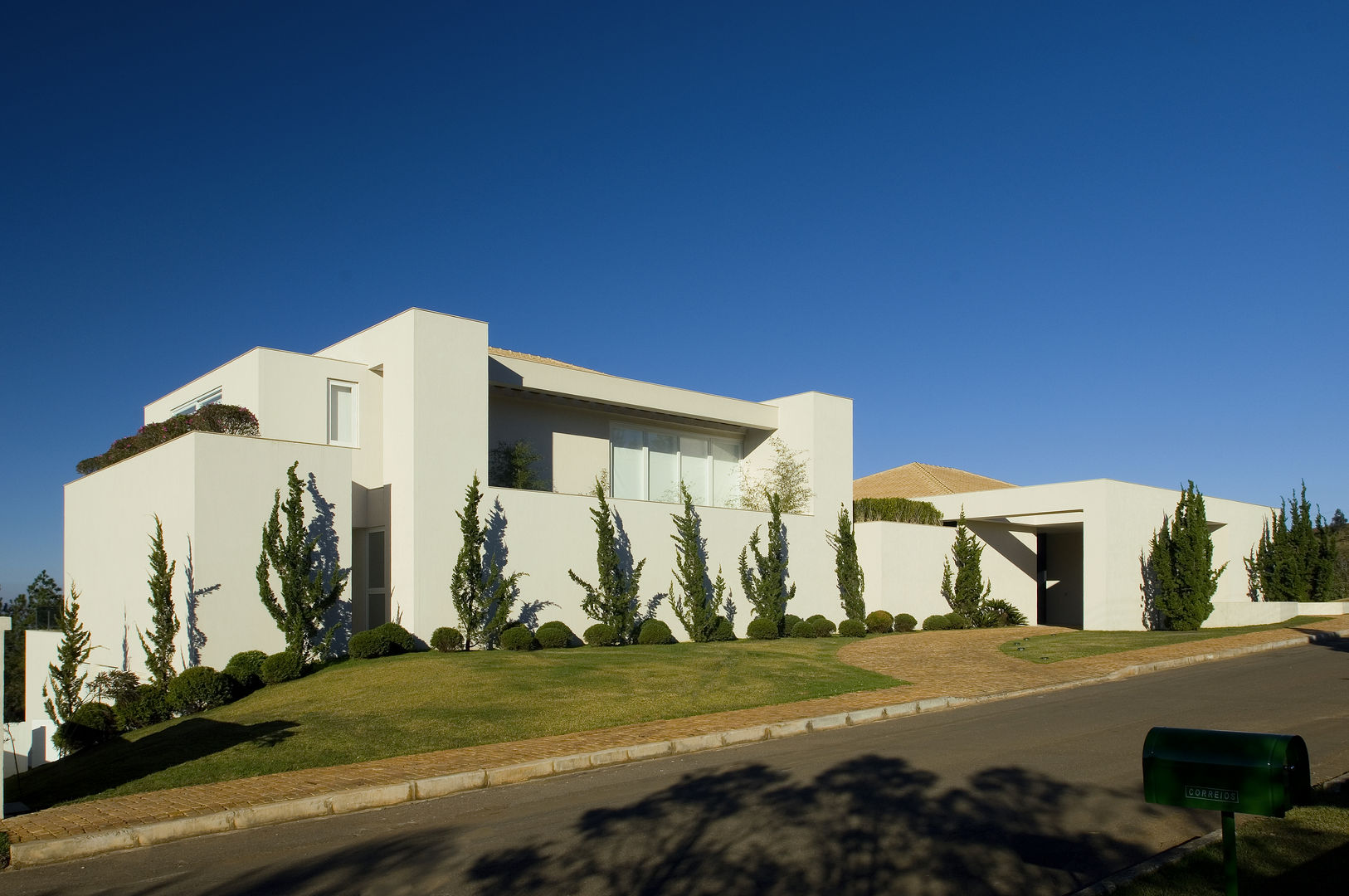 Casa no Morro do Chapéu, Lanza Arquitetos Lanza Arquitetos Casas modernas