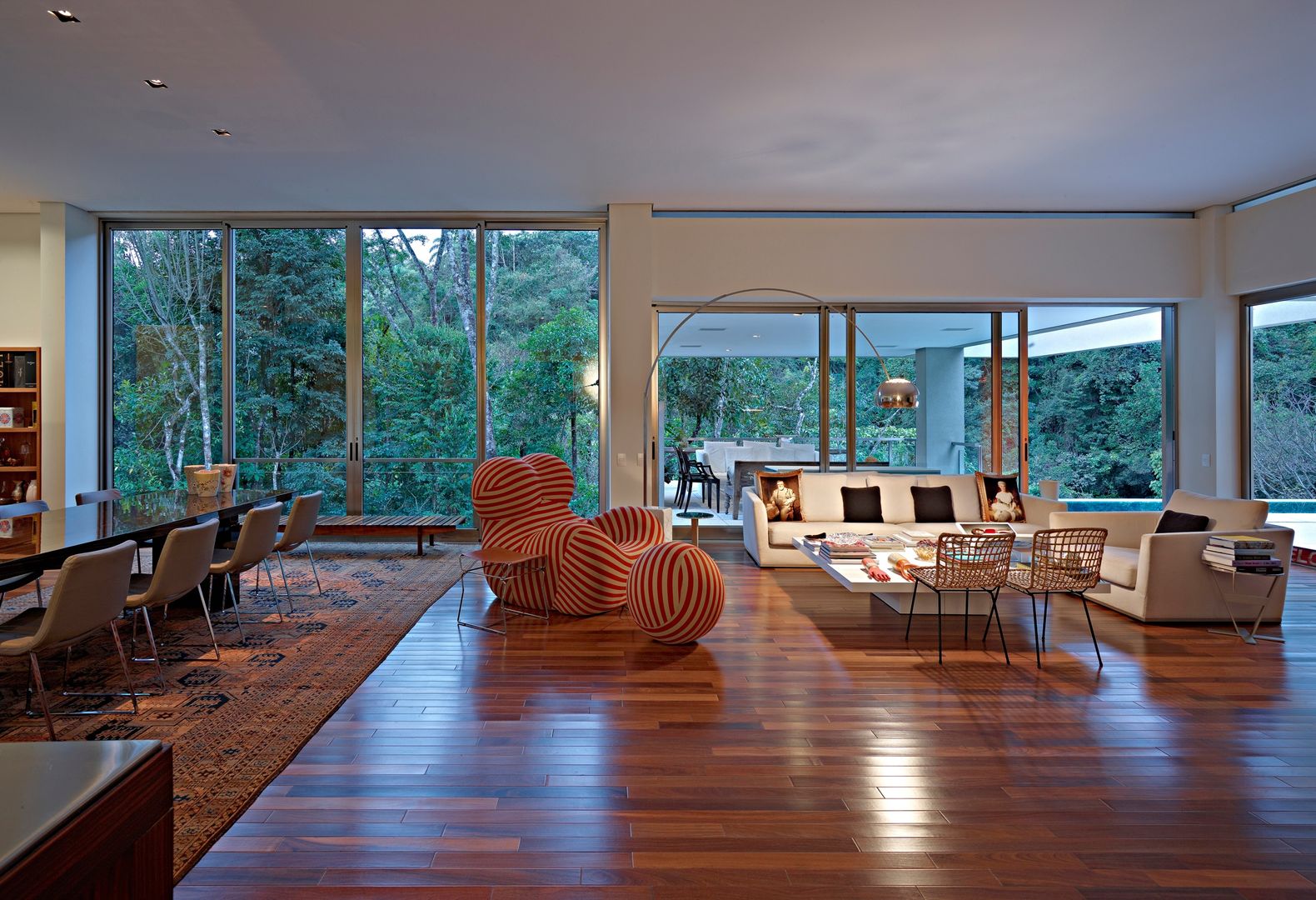 Casa Bosque da Ribeira, Lanza Arquitetos Lanza Arquitetos Modern living room