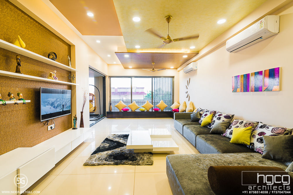 Vibrant Interiors at Iscon Platinum , Ahmedabad, HGCG Architects HGCG Architects