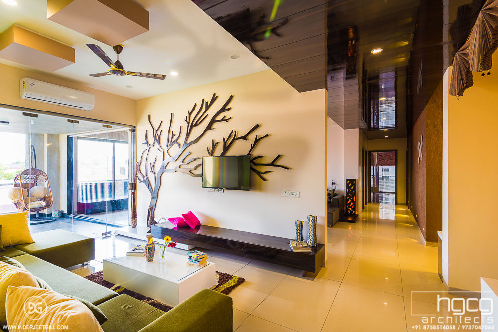 Vibrant Interiors at Iscon Platinum , Ahmedabad, HGCG Architects HGCG Architects