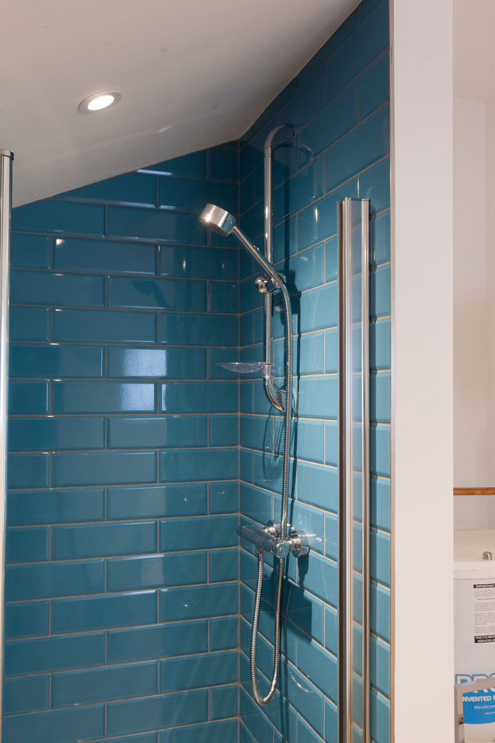 Putmans Barn, Hampshire Design Consultancy Ltd. Hampshire Design Consultancy Ltd. Country style bathroom Blue