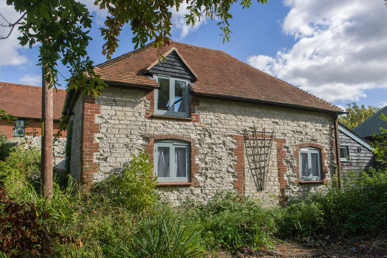 Putmans Barn, Hampshire Design Consultancy Ltd. Hampshire Design Consultancy Ltd. Country style house Bricks