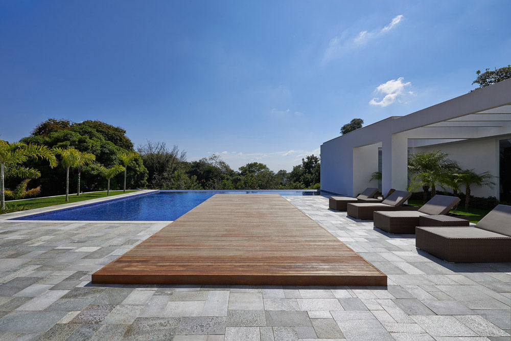 Casa na Estancia das Amendoeiras , Lanza Arquitetos Lanza Arquitetos Piscinas modernas