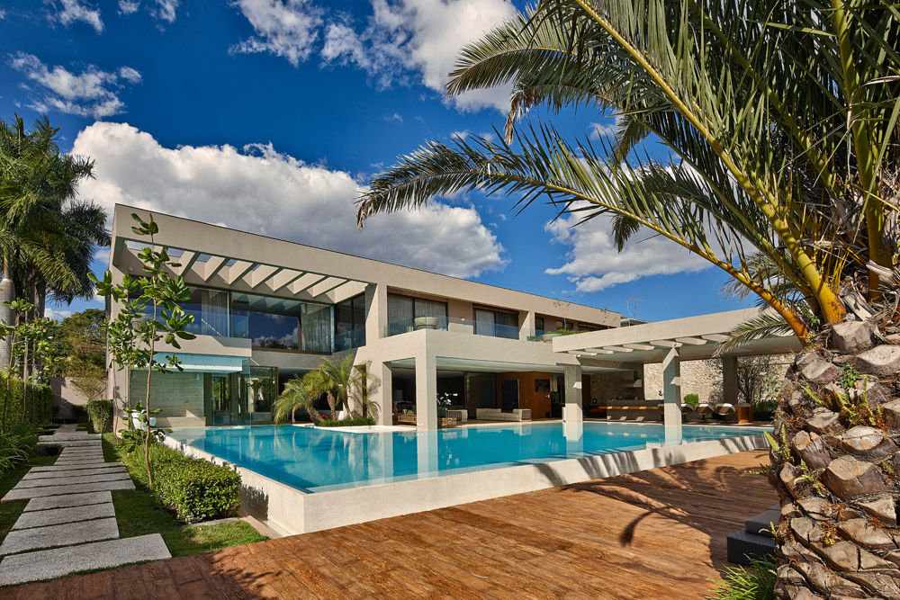 Casa em Brasília, Lanza Arquitetos Lanza Arquitetos Piscinas modernas