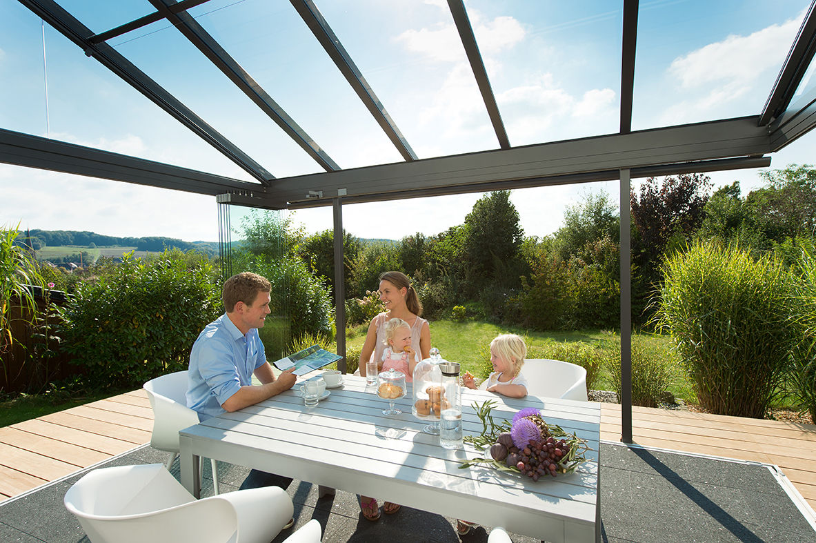 Glashaus: Wind und Wetter, bitte draußen warten!, Solarlux GmbH Solarlux GmbH ระเบียง, นอกชาน