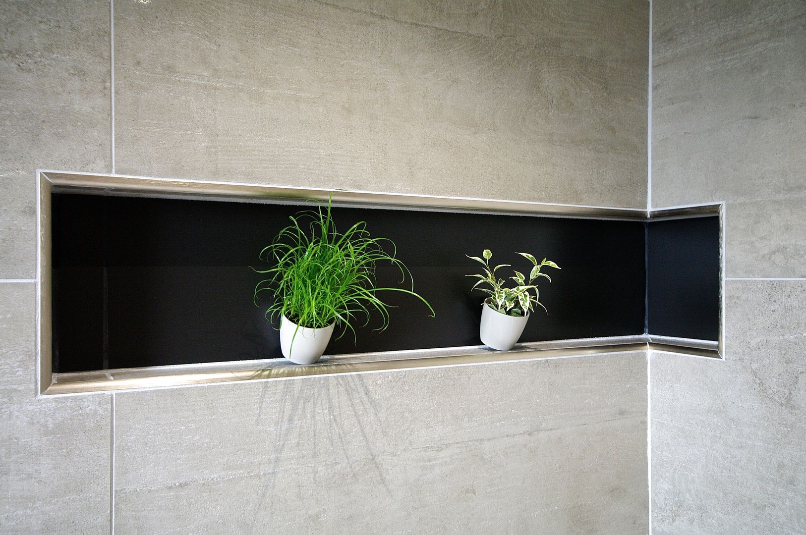 Une salle de bains contemporaine, un mélange de nature et modernisme , RG Intérieur RG Intérieur