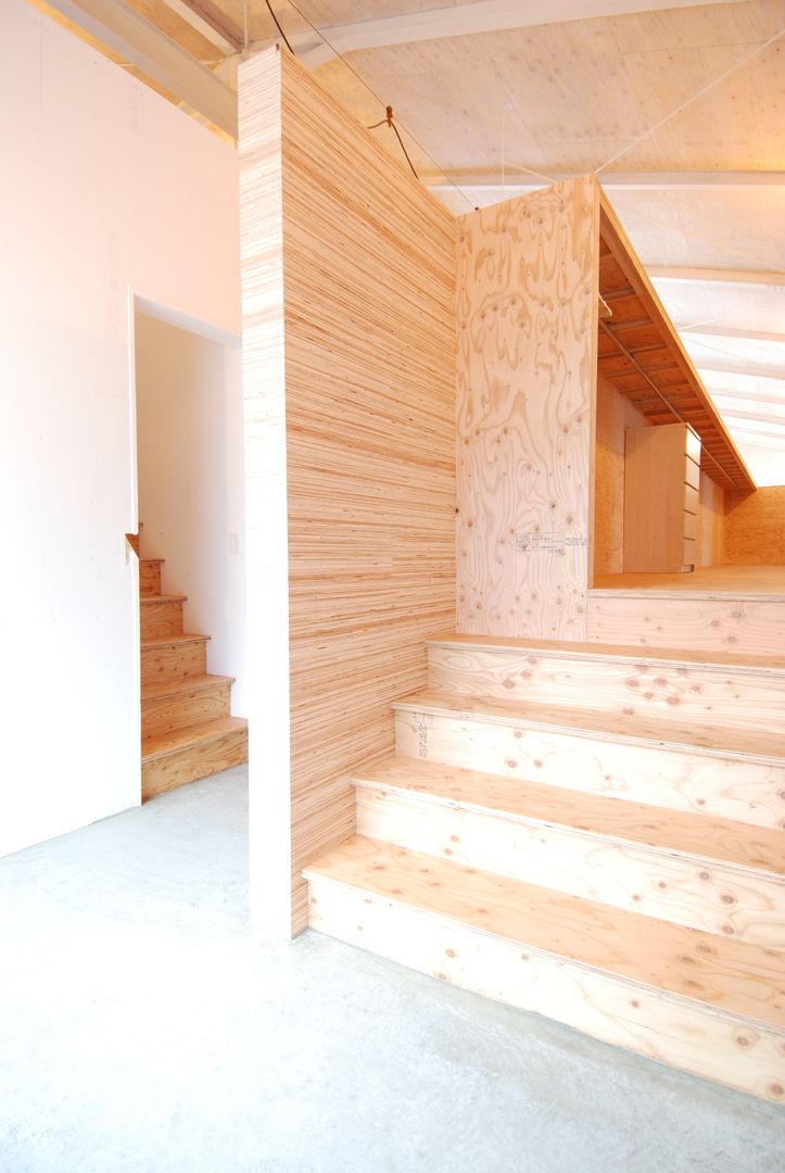 HOME BASE, 株式会社PLUS CASA 株式会社PLUS CASA Eclectic style corridor, hallway & stairs