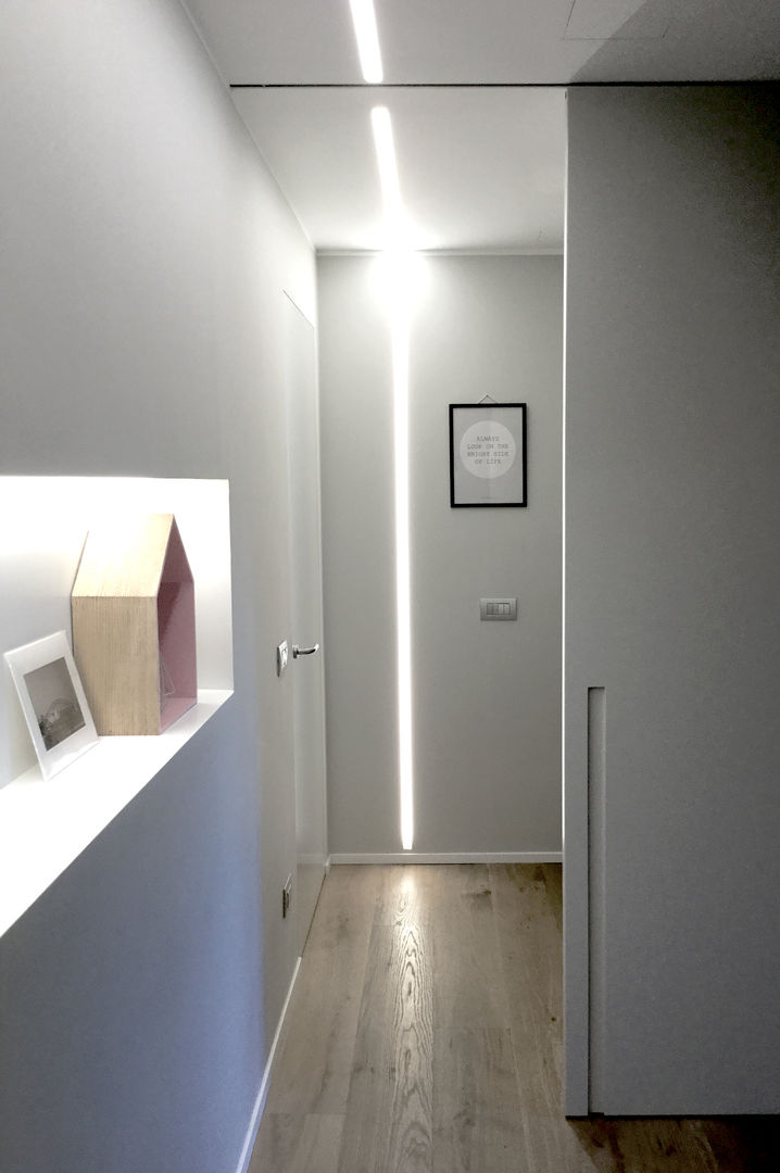 Gartesia_appartamento privato, Moodern Moodern Scandinavian style corridor, hallway& stairs