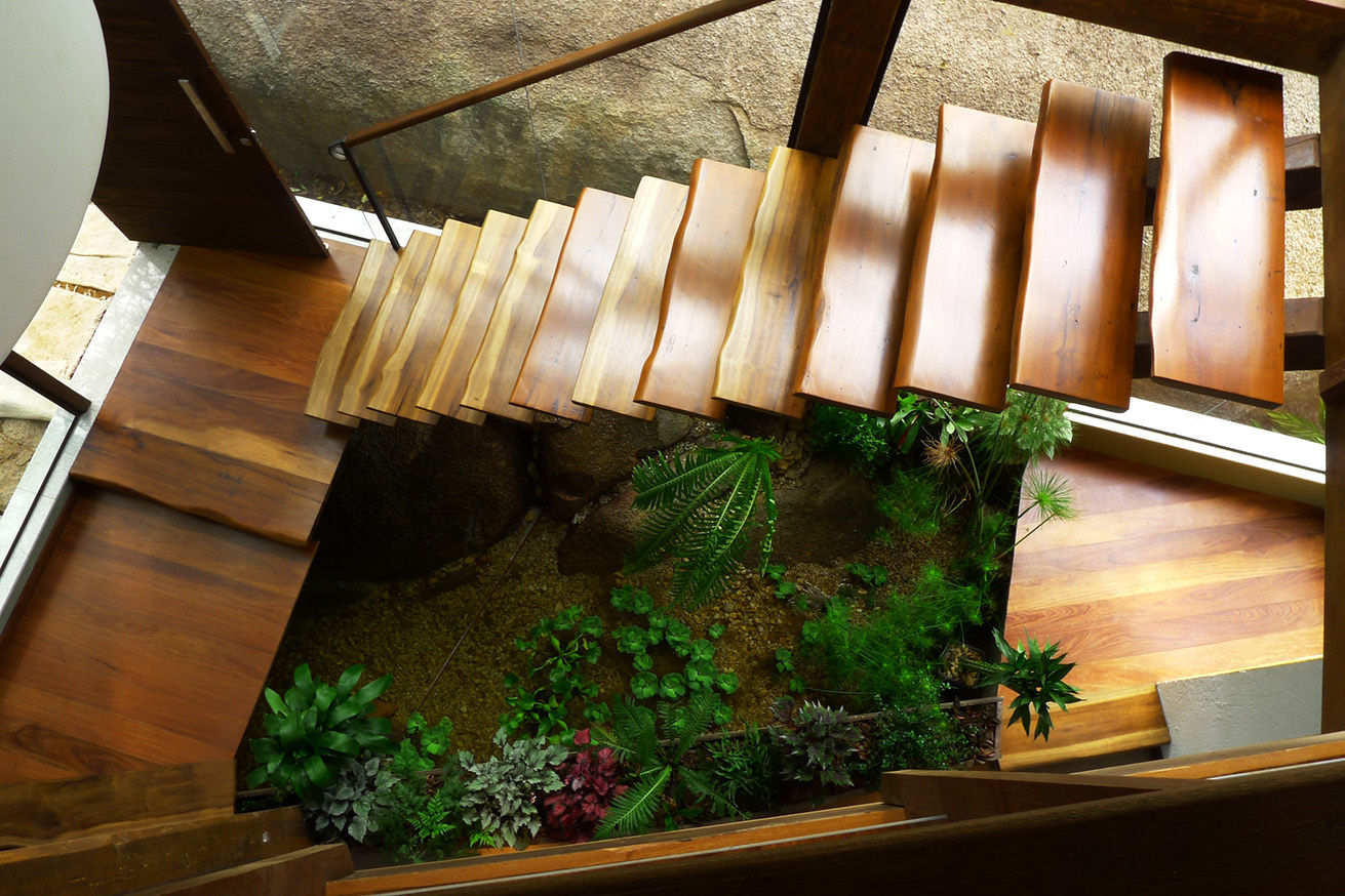 Casa Santo Antonio de Lisboa, Baixo Impacto Arquitetura Ltda. Baixo Impacto Arquitetura Ltda. Rustic style corridor, hallway & stairs