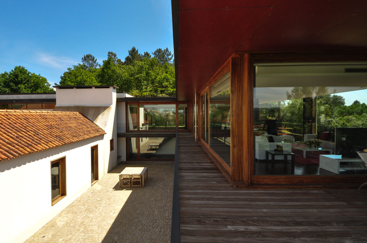 Casa Rui Leal, Lousinha Arquitectos Lousinha Arquitectos 모던스타일 주택